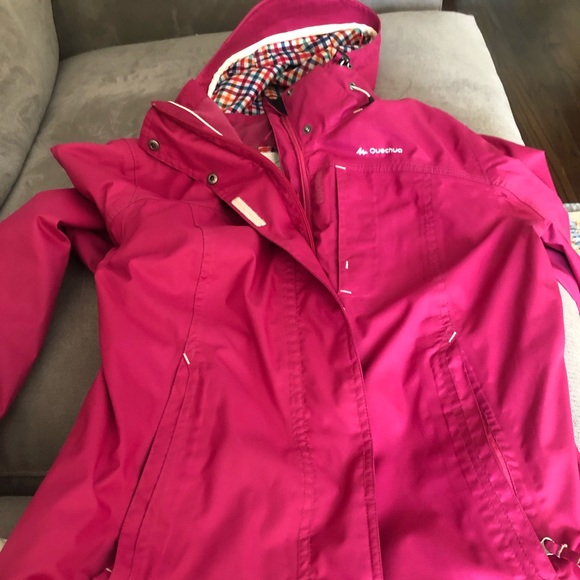 Mountain hiking/ rain jacket - Picture 3 of 10
